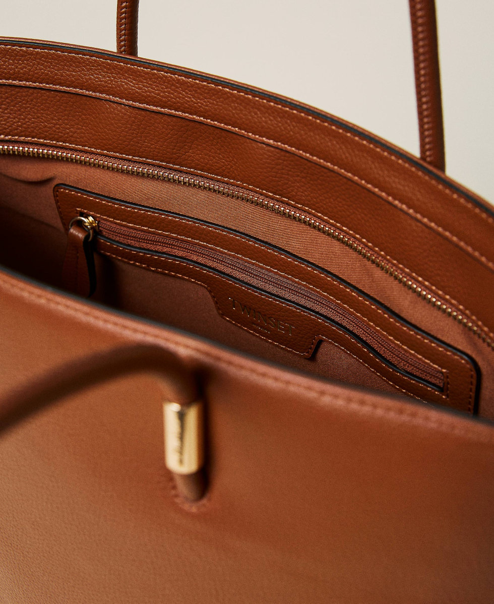 Shopper im Hochformat mit Logo-Tag