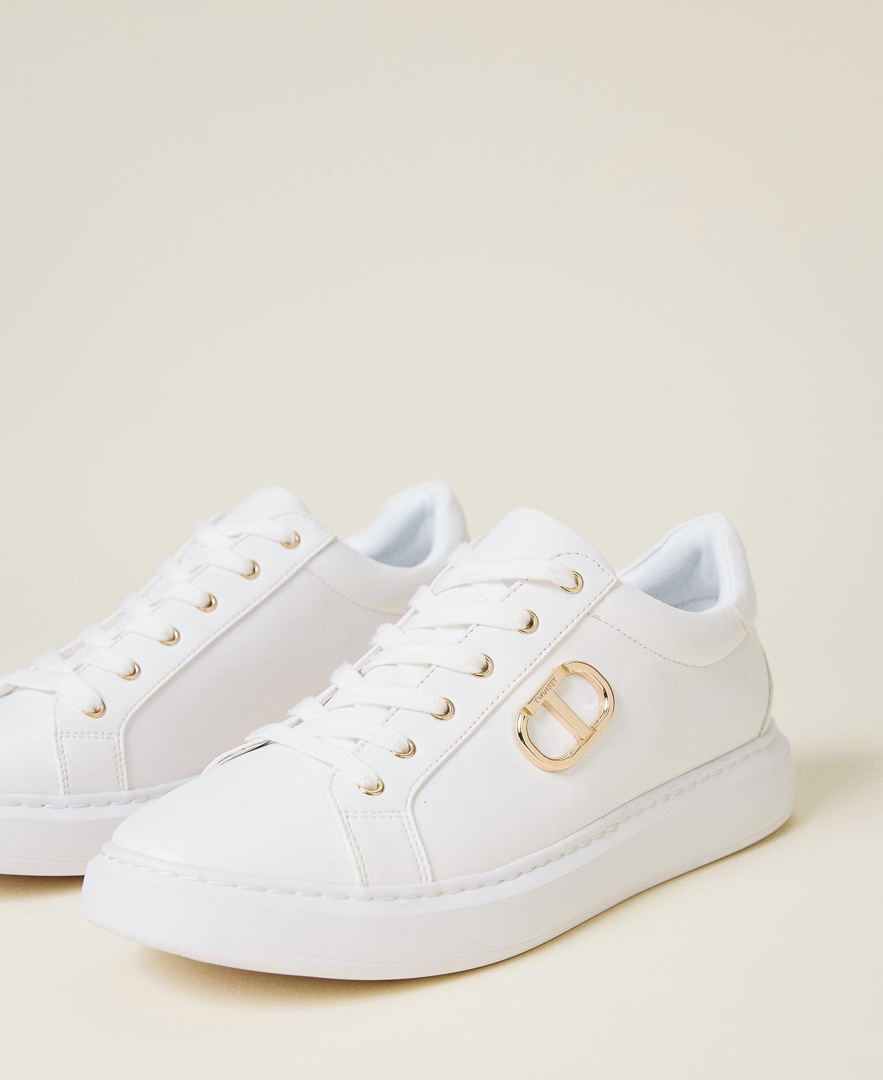 Trainers with logo White Woman 222TCP010_00001_02