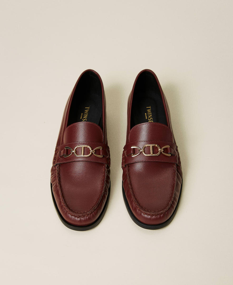 Leather loafers with logo clasp