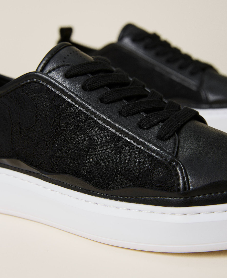 Baskets en cuir et dentelle
