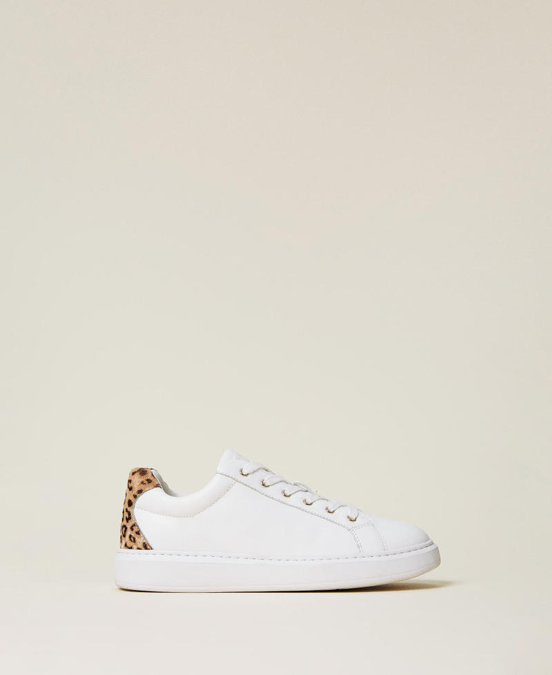Ledersneaker mit Animaldetail