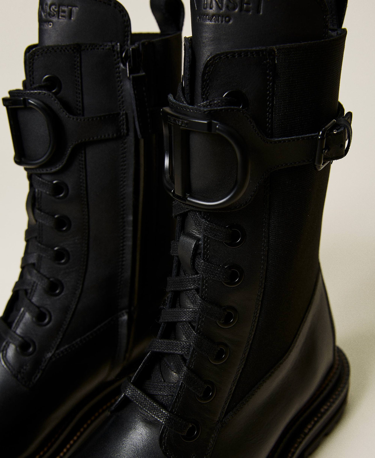 Boots motardes noires femme sale