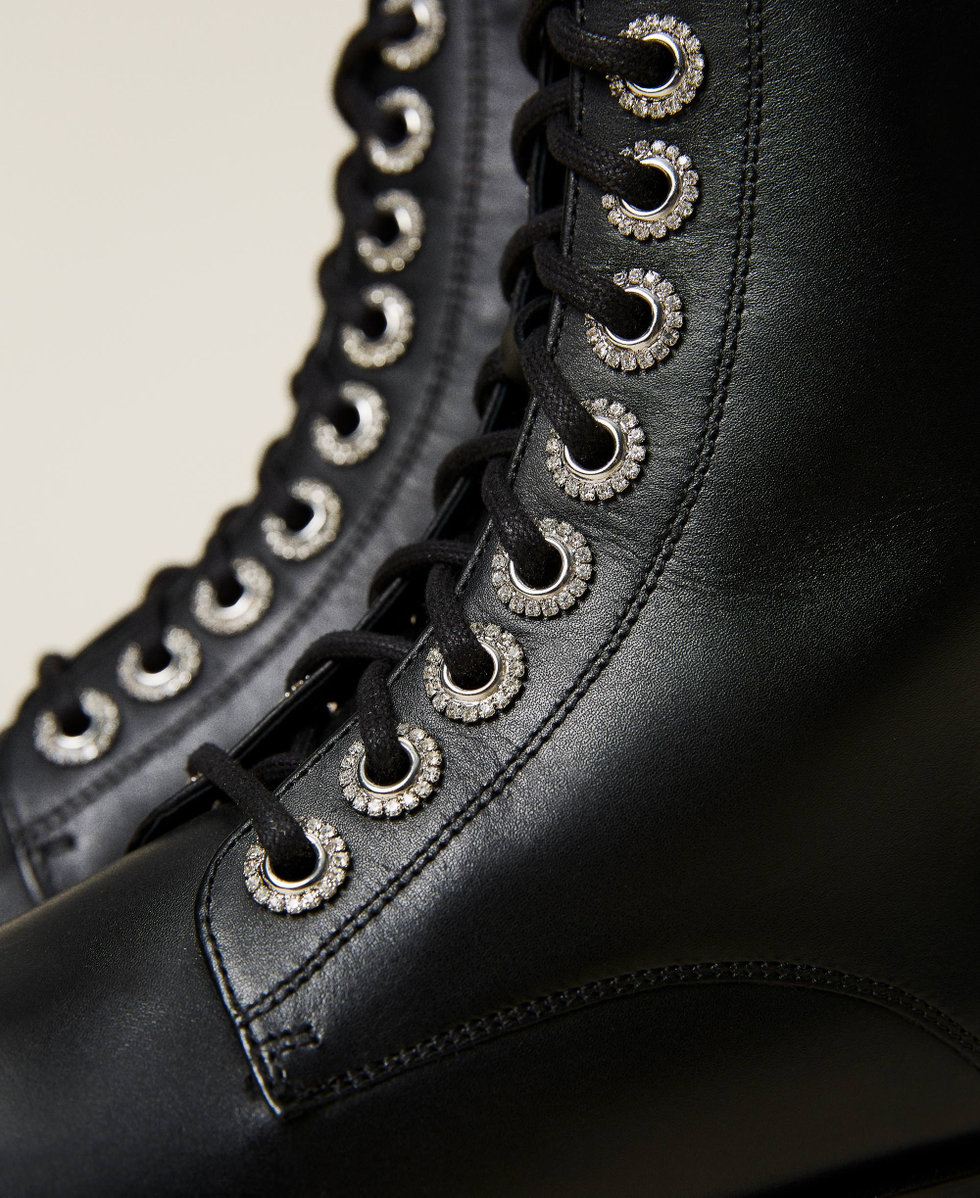 Bottines oeillets sales