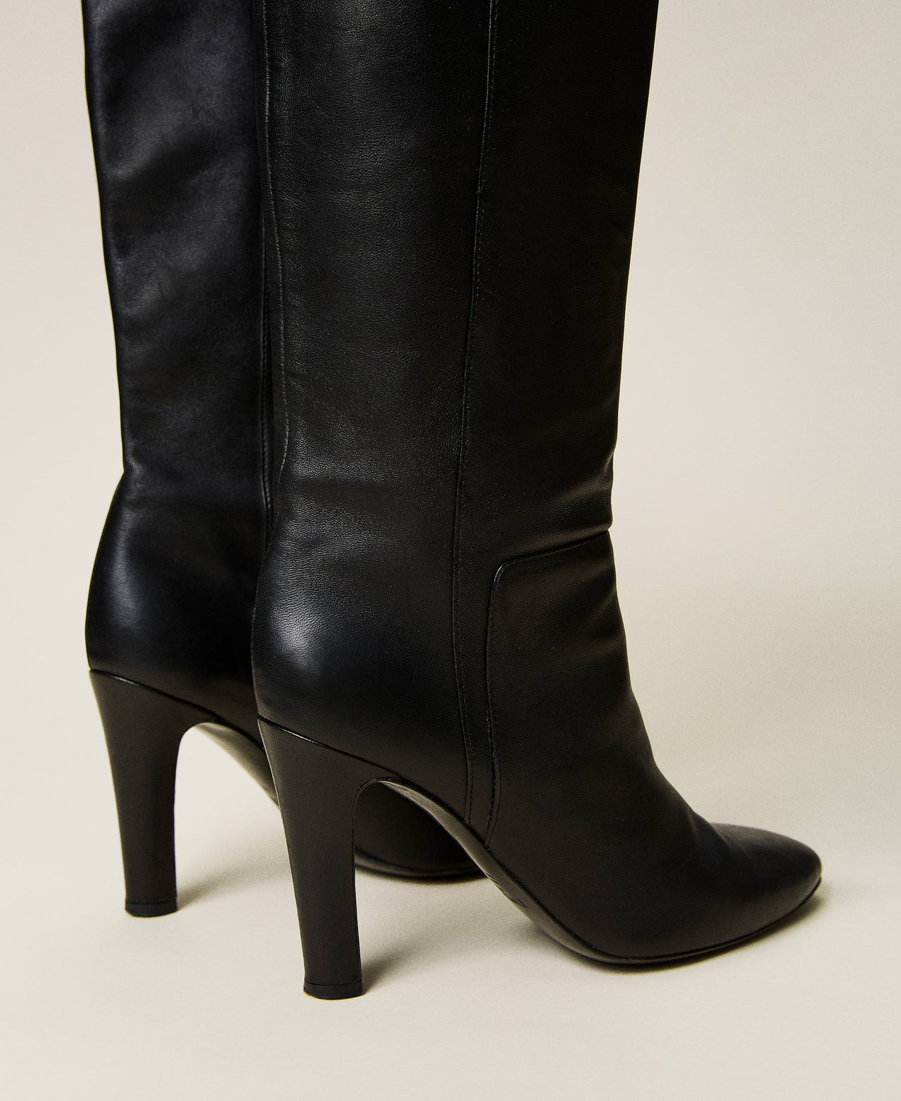 Bottes à talons en cuir