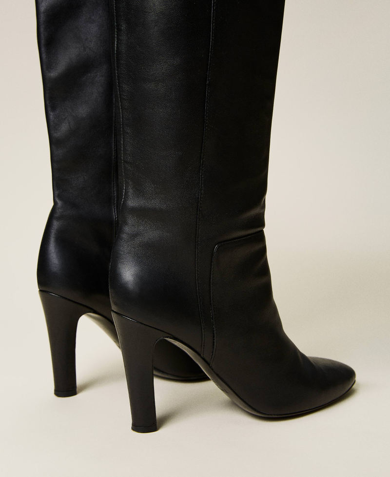 Bottes à talons en cuir