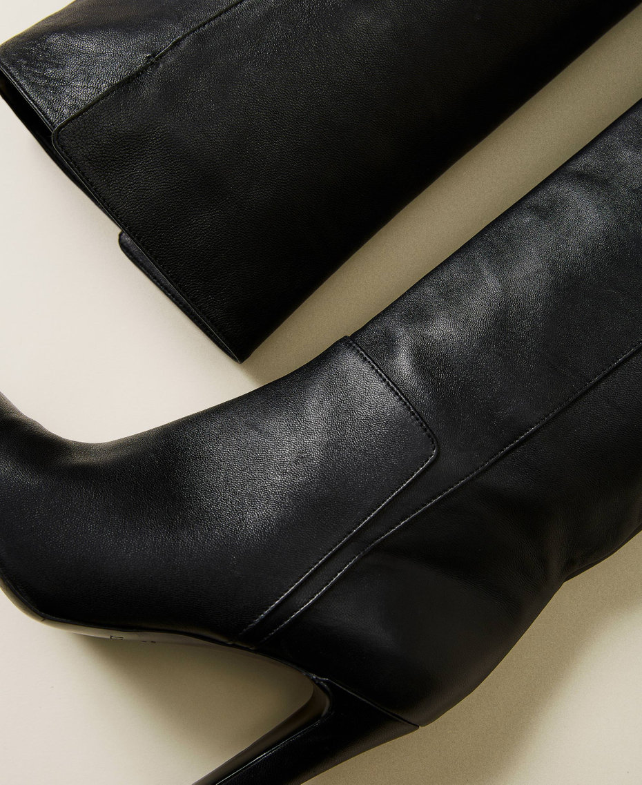 Bottes à talons en cuir