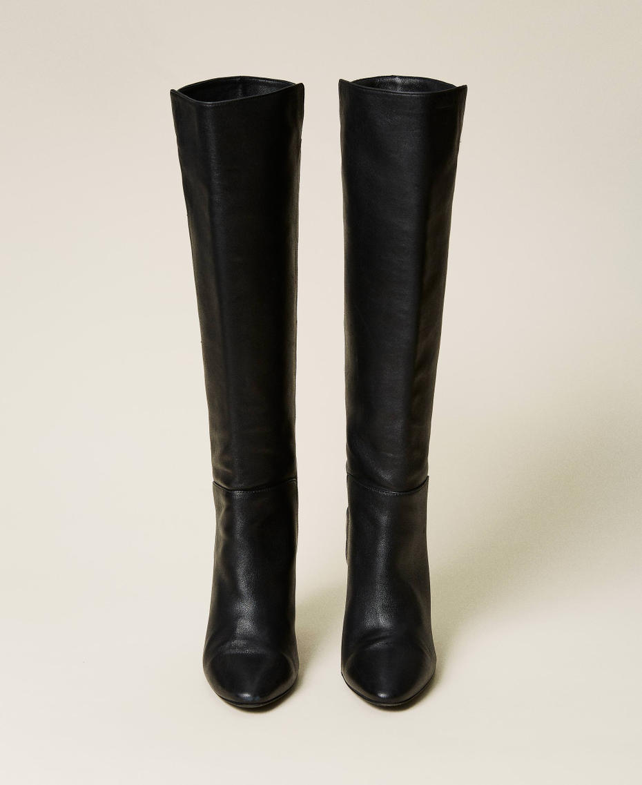 Bottes à talons en cuir