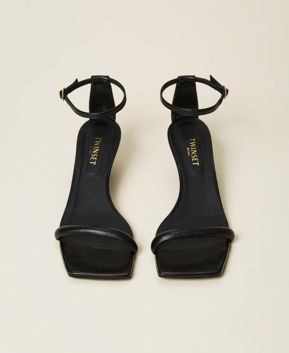 Sandali in pelle con kitten heels