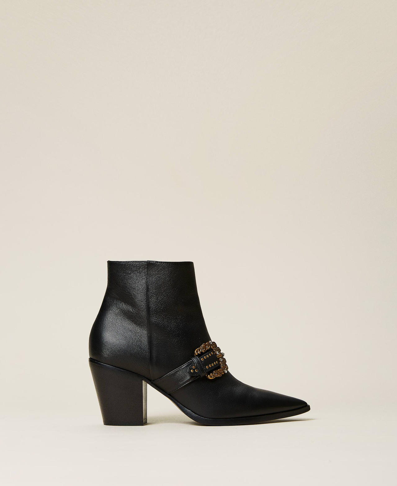 Leather Texas boots with buckle