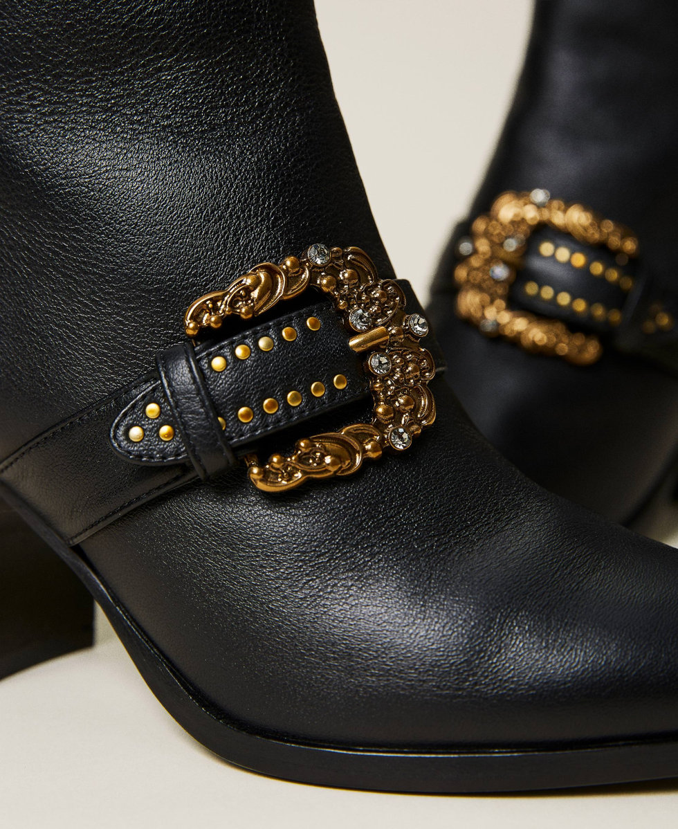 Leather Texas boots with buckle