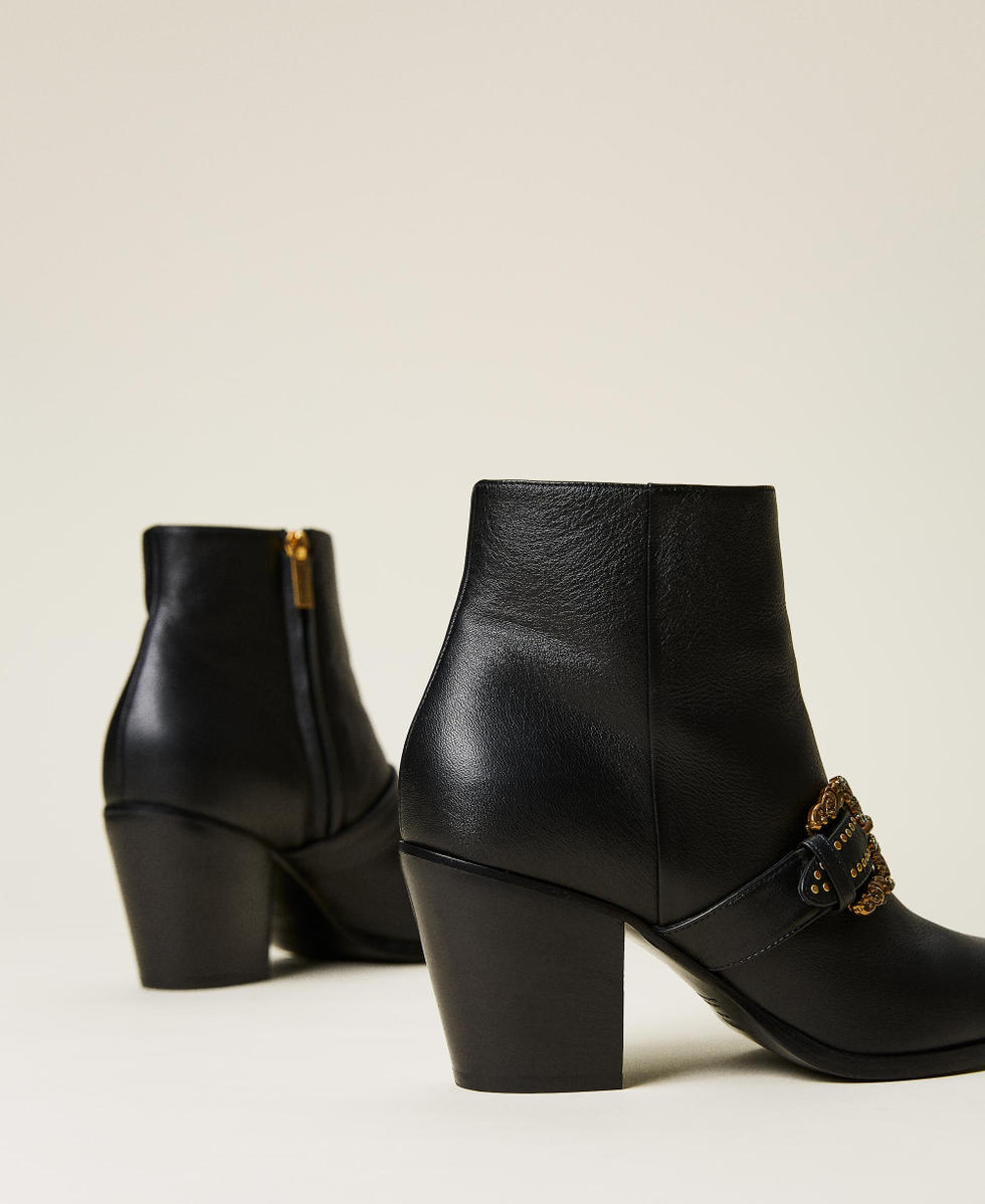 Leather Texas boots with buckle