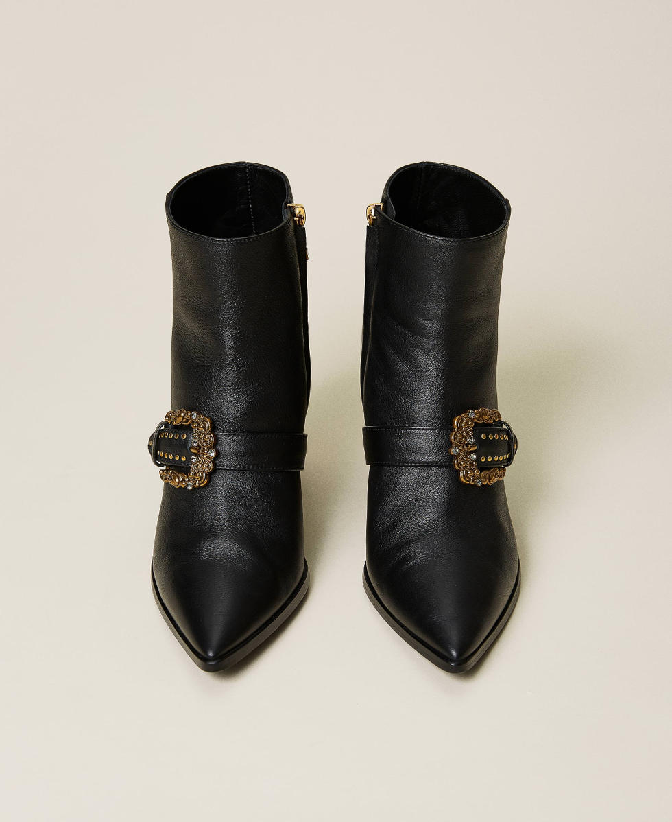 Leather Texas boots with buckle