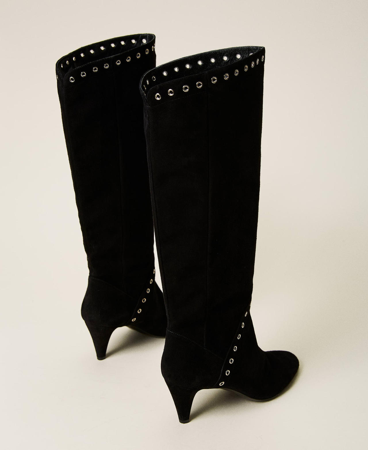 Bottes en velours sales