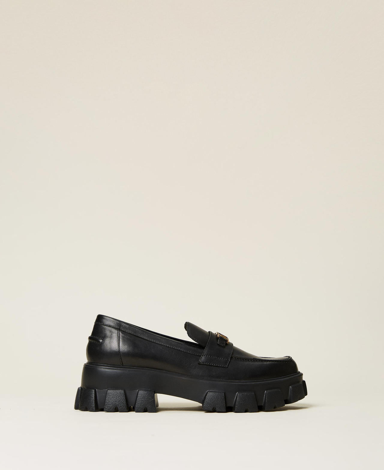 Leather loafers with Oval T logo