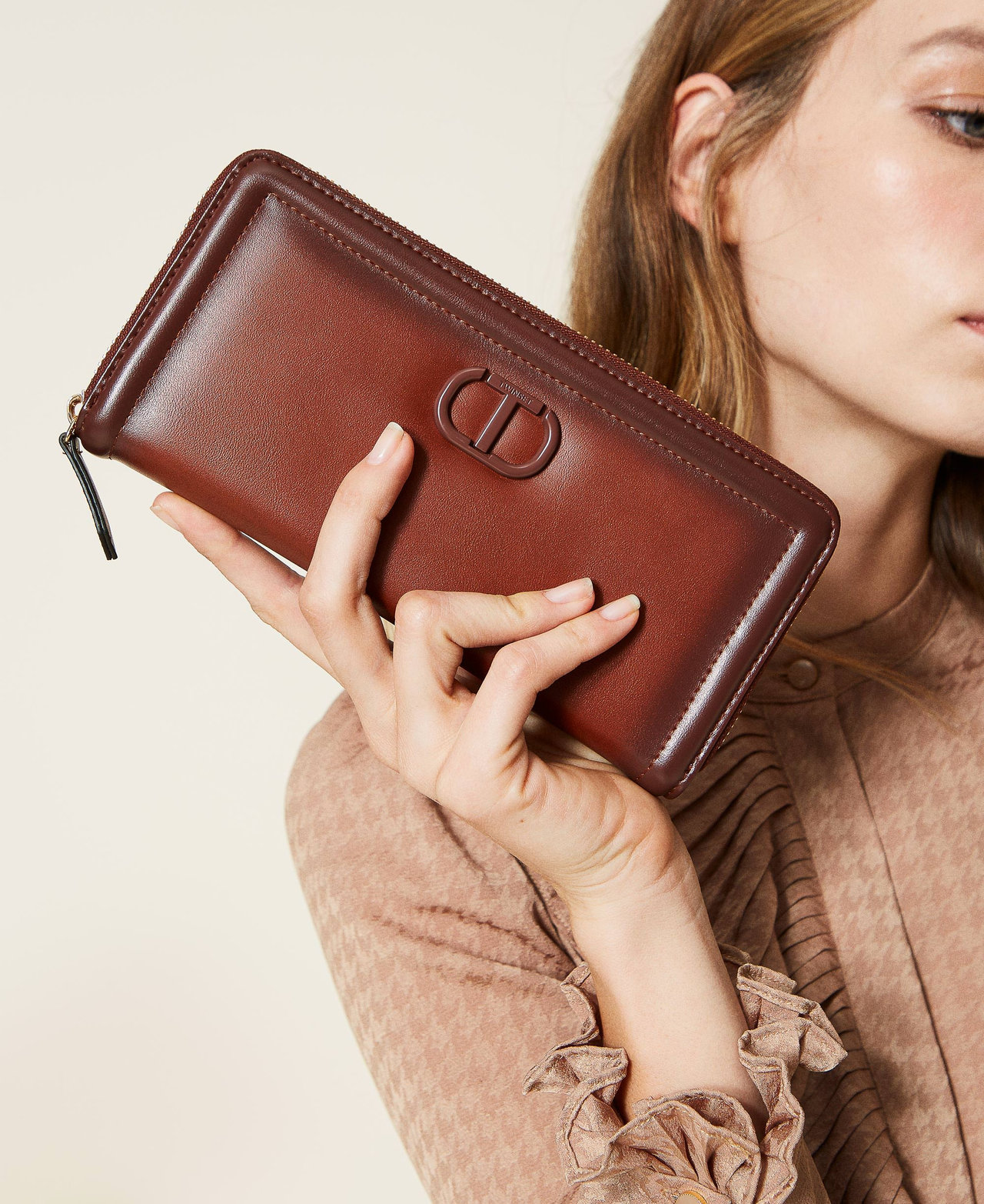 Wallet with fadeouts and logo "Mahogany" Orange Woman 222TD8184_10060_0S