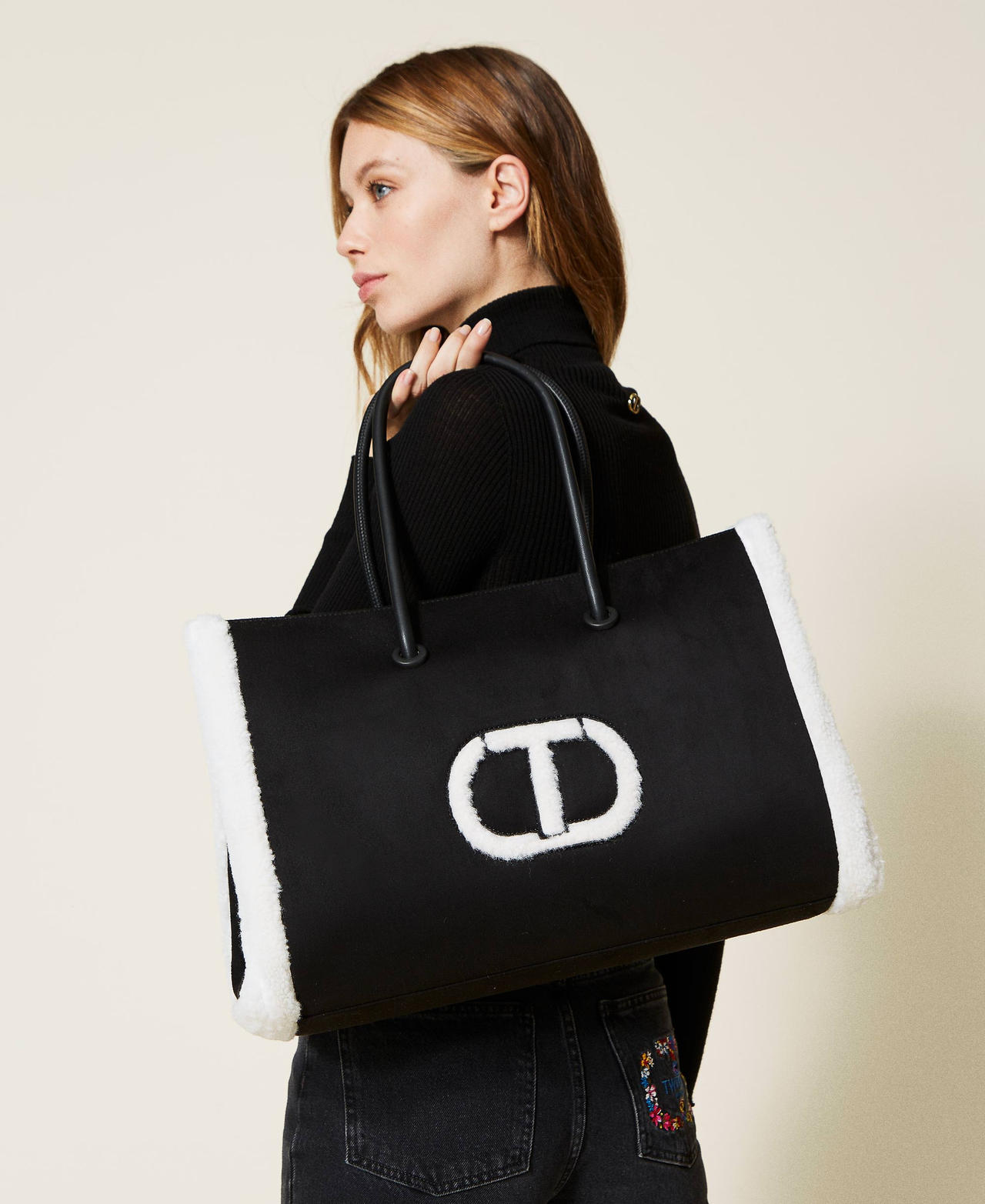 Shopper mit Pelzimitat-Einsätzen