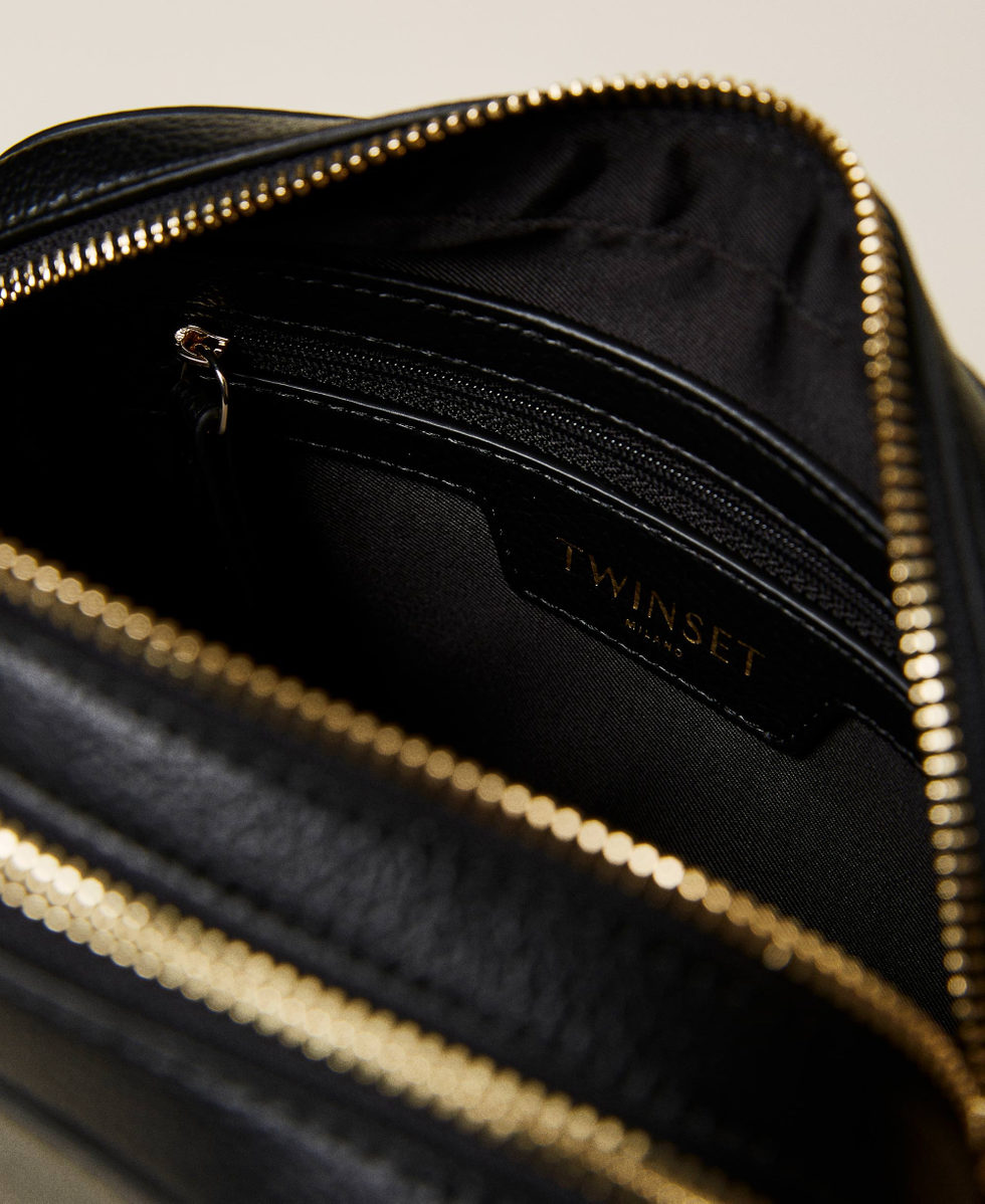 Bolso bandolera multicremalleras con colgante Oval T