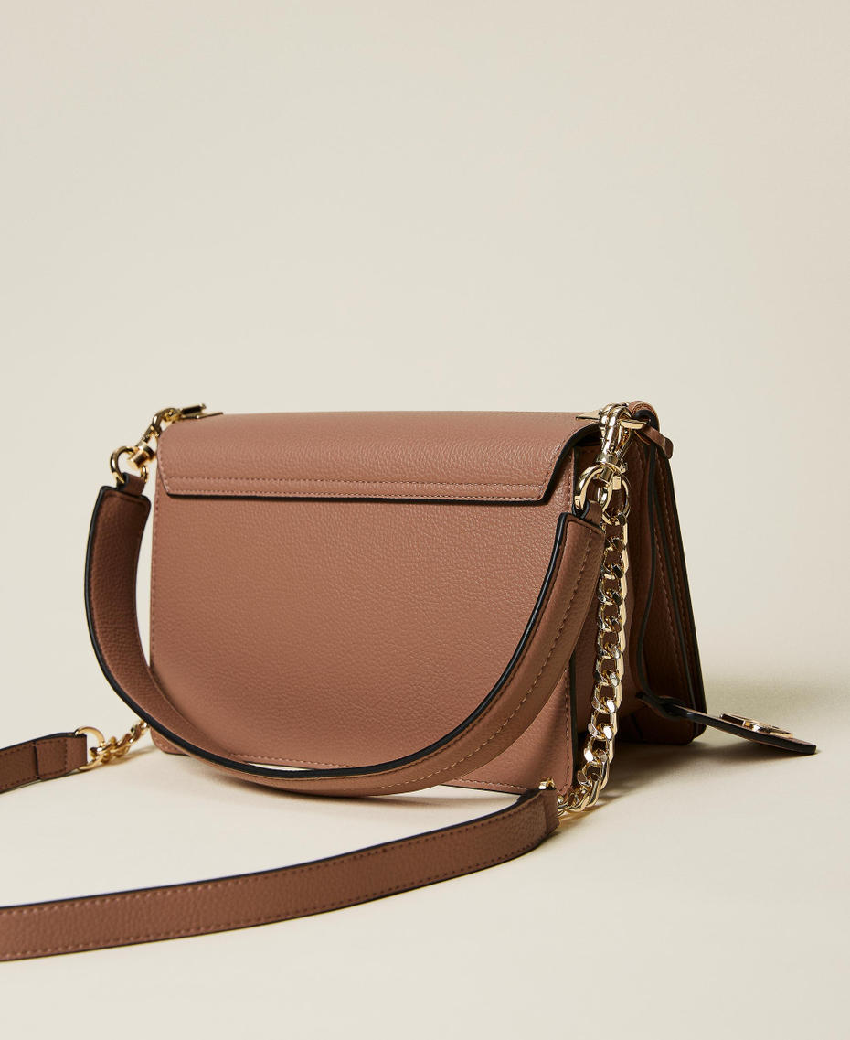 Borsa a tracolla con charm Oval T