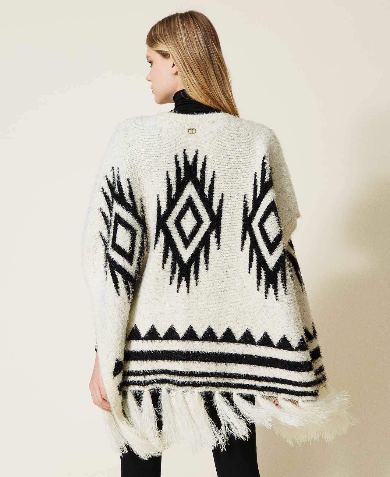 Jacquard open poncho with fringes Bicolour "Snow" White / Black Woman 222TO502D-02