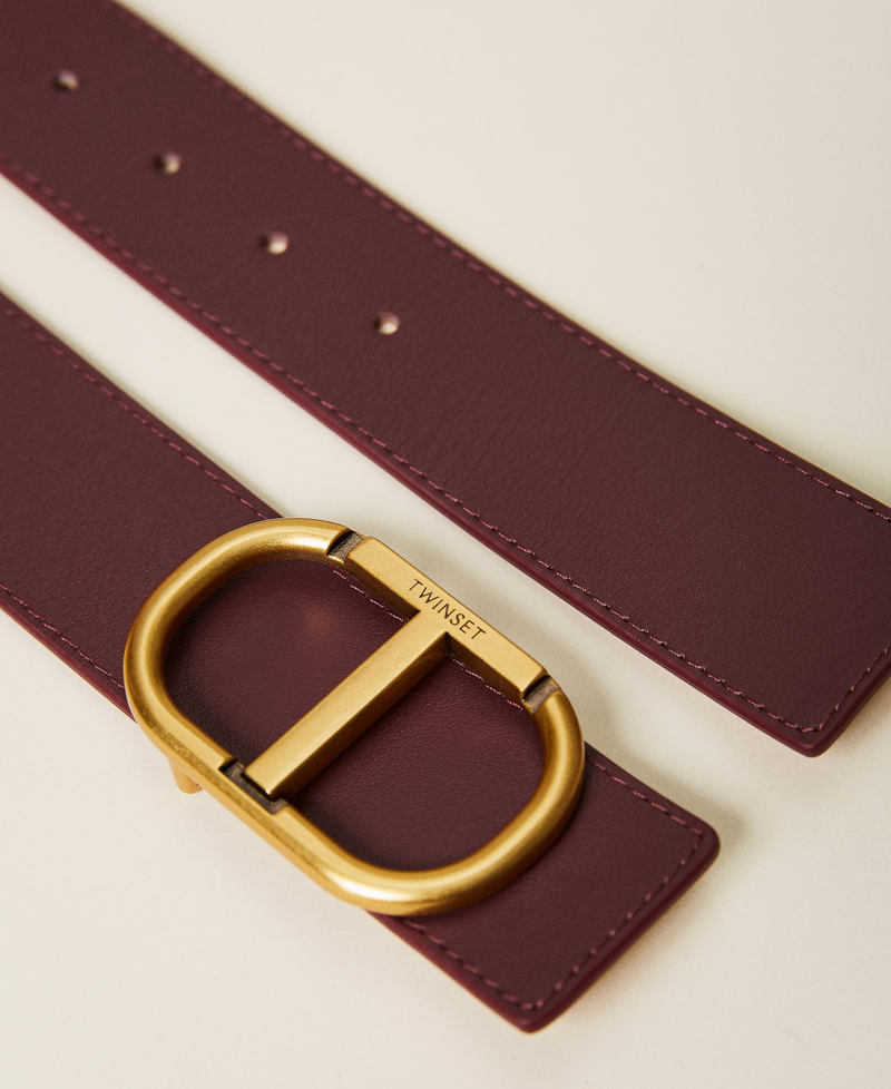 Reversible leather belt with logo