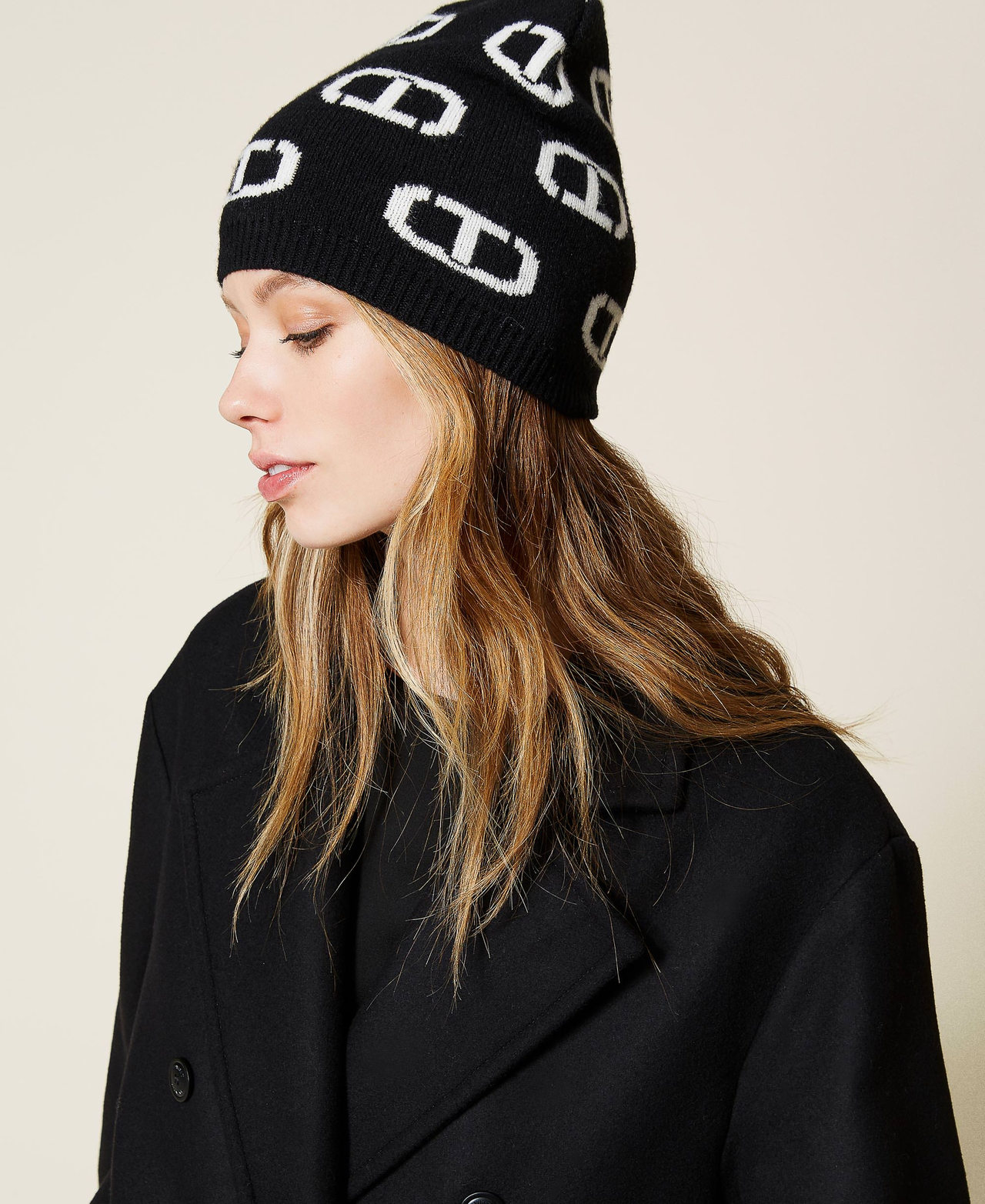 Strickm&uuml;tze mit Jacquardlogo