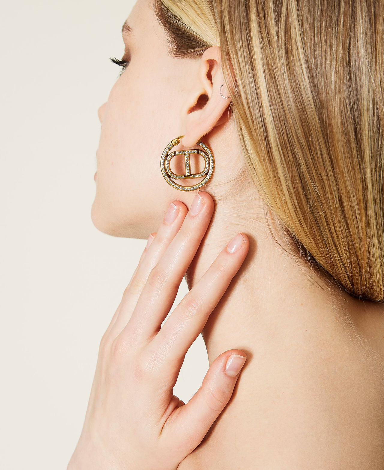 Boucles d’oreilles avec logo Oval T et strass Or « Laiton Vieilli Cuivré » Femme 222TO506K-0S