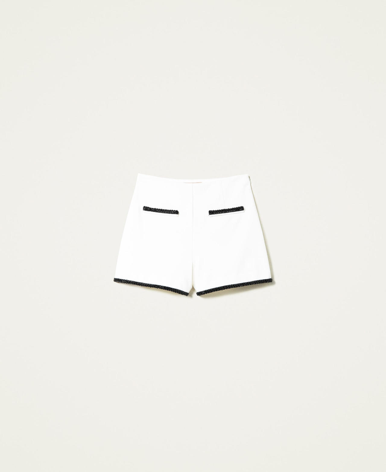 Pantalones cortos de talle alto con bordado a mano Bicolor Blanco "Nieve" / Negro Mujer 222TP2036-0S