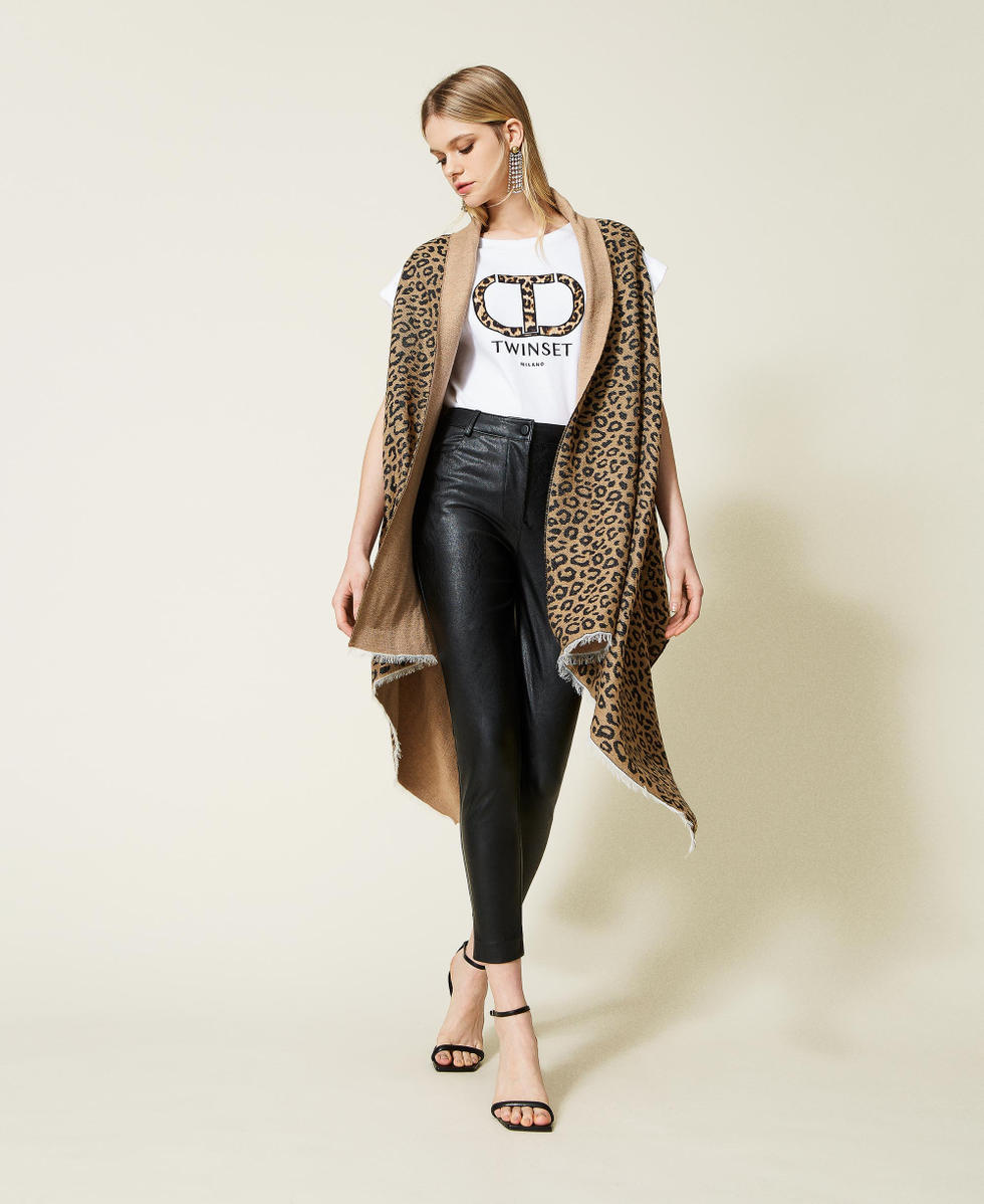 T-shirt with animal print logo