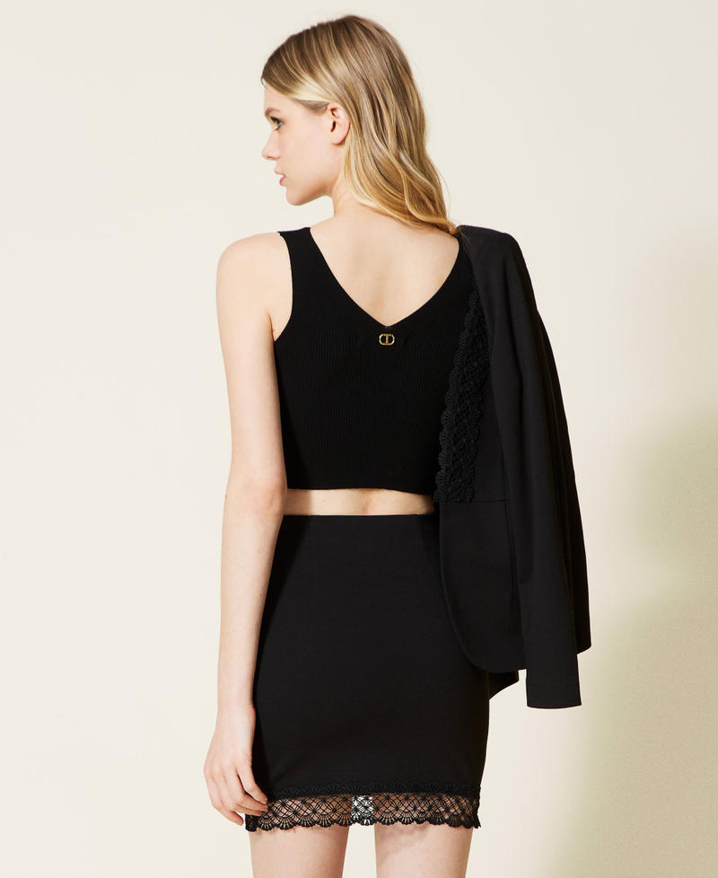 Minifalda con encaje macramé