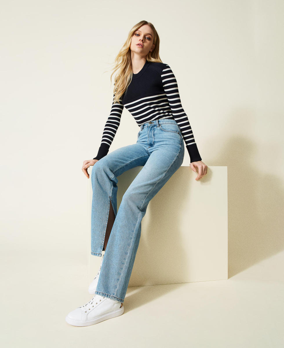 Five-pocket jeans with slits