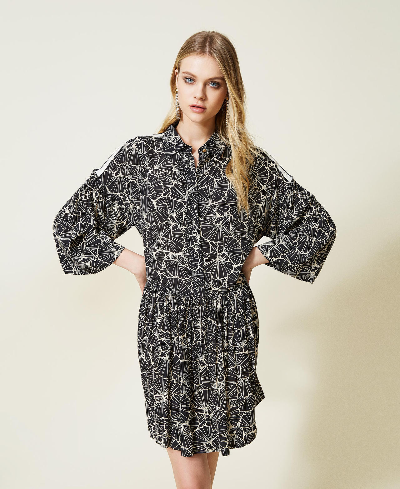 Robe courte imprimée avec volant