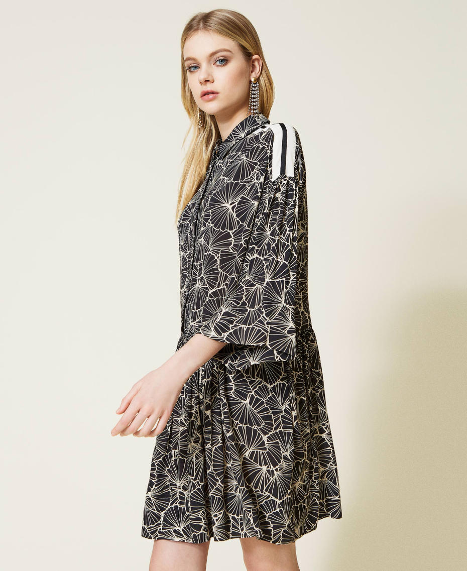 Robe courte imprimée avec volant