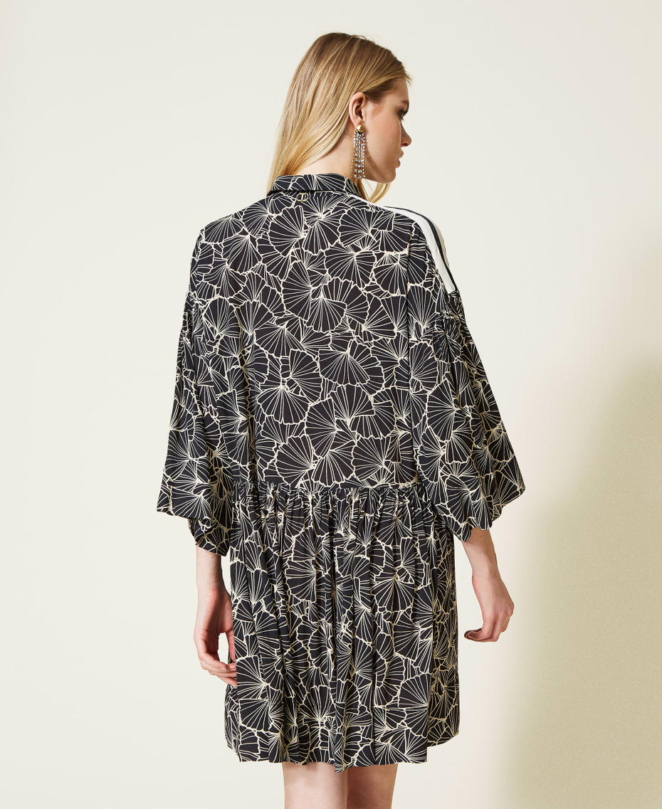 Robe courte imprimée avec volant