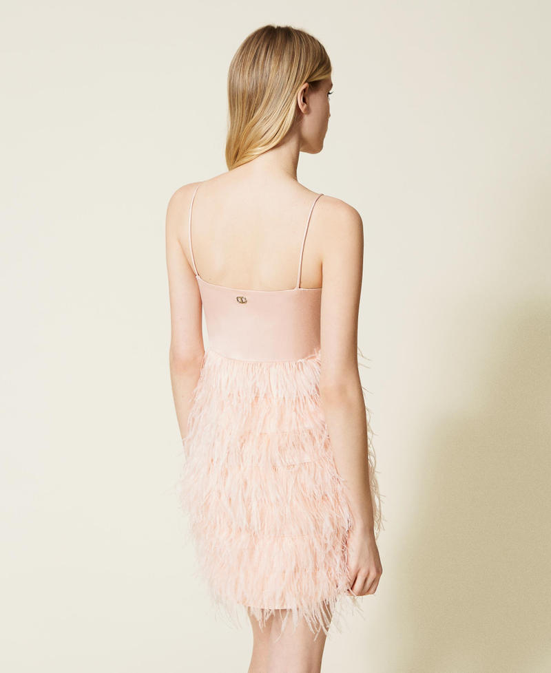 Атласное платье с перьями Розовый Parisienne женщина 222TP2602-04