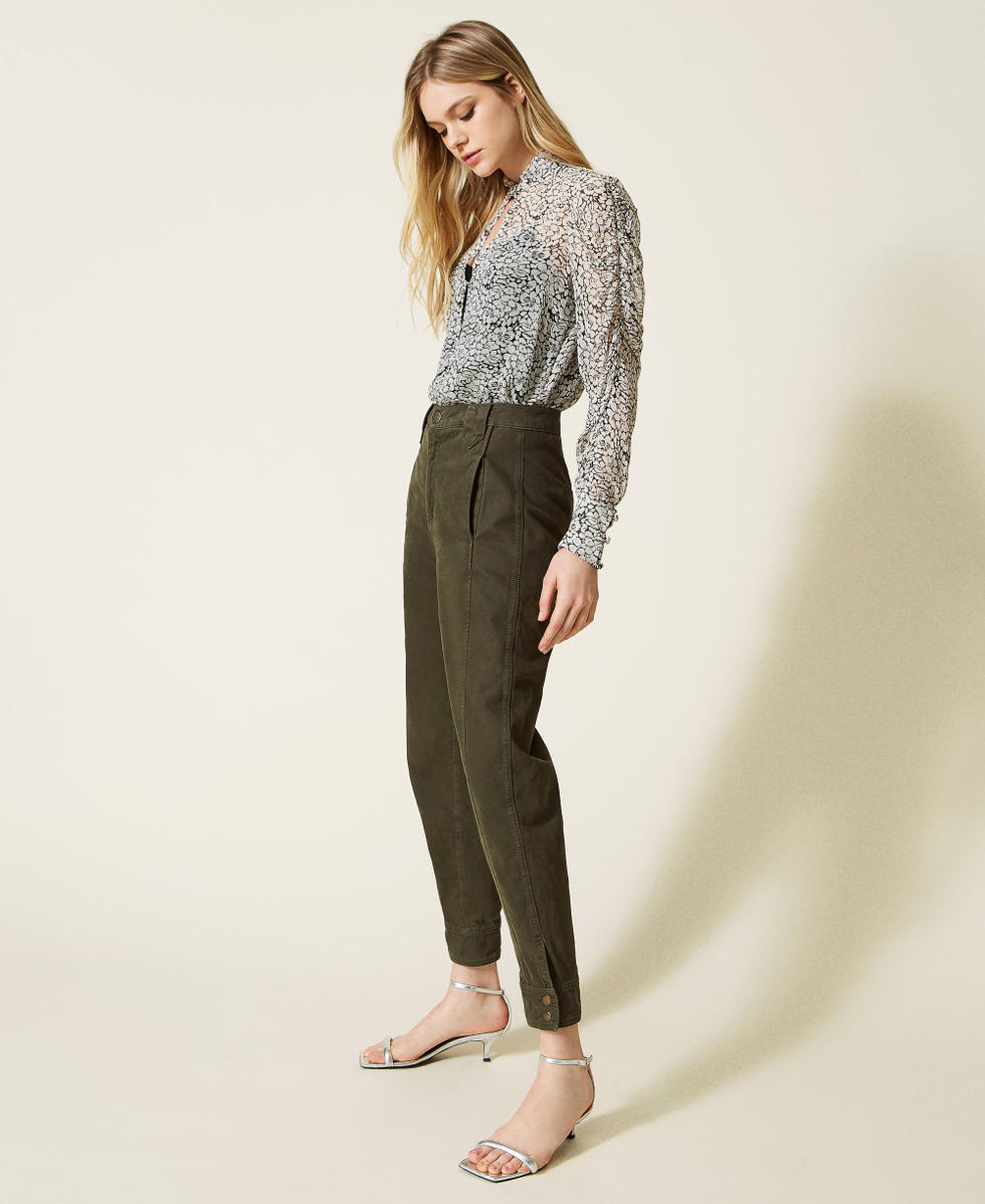 Pantalon cargo camel mujer 2025