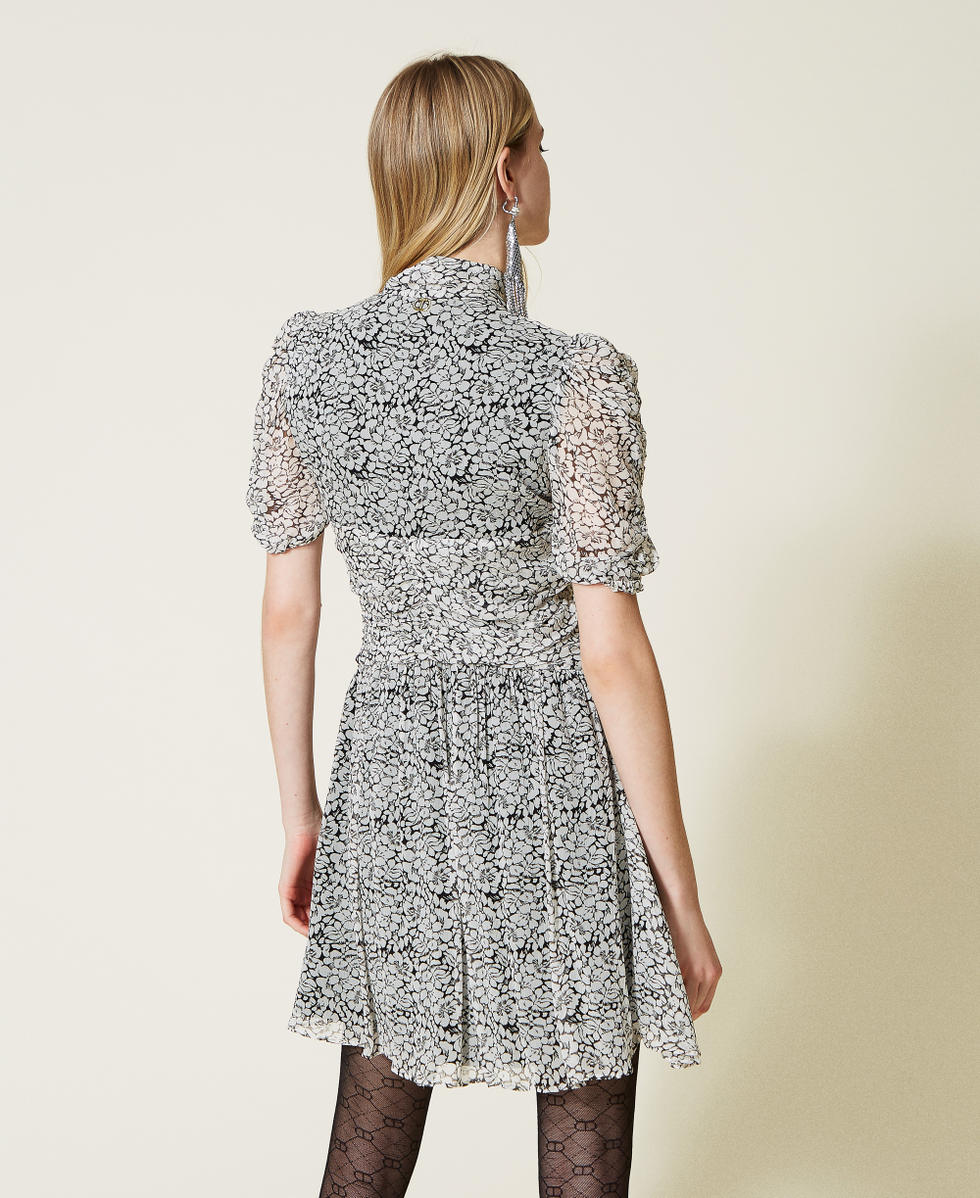 Robe en cr&eacute;pon imprim&eacute; avec n&oelig;ud