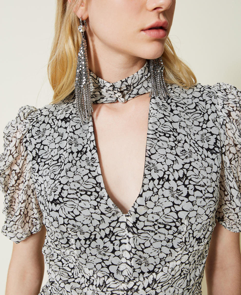 Robe en cr&eacute;pon imprim&eacute; avec n&oelig;ud