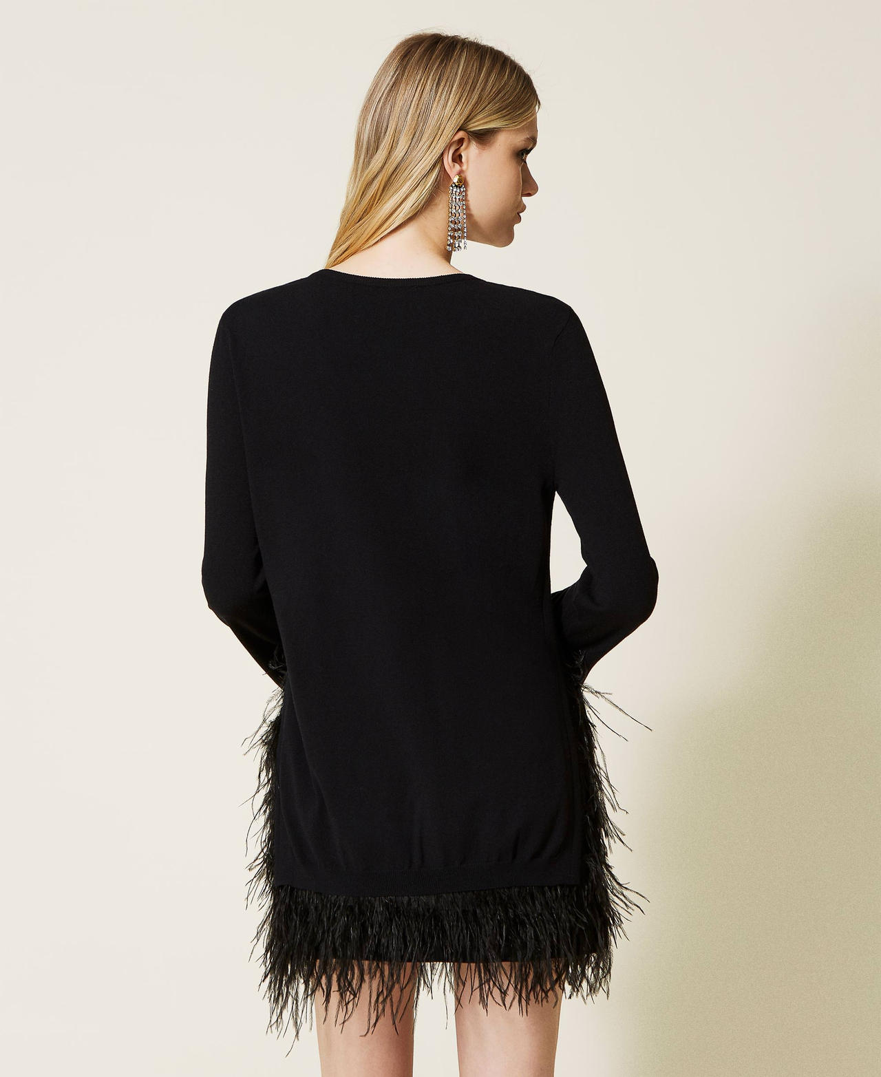 Pull double usage avec plumes Noir Femme 222TP3040_00006_02