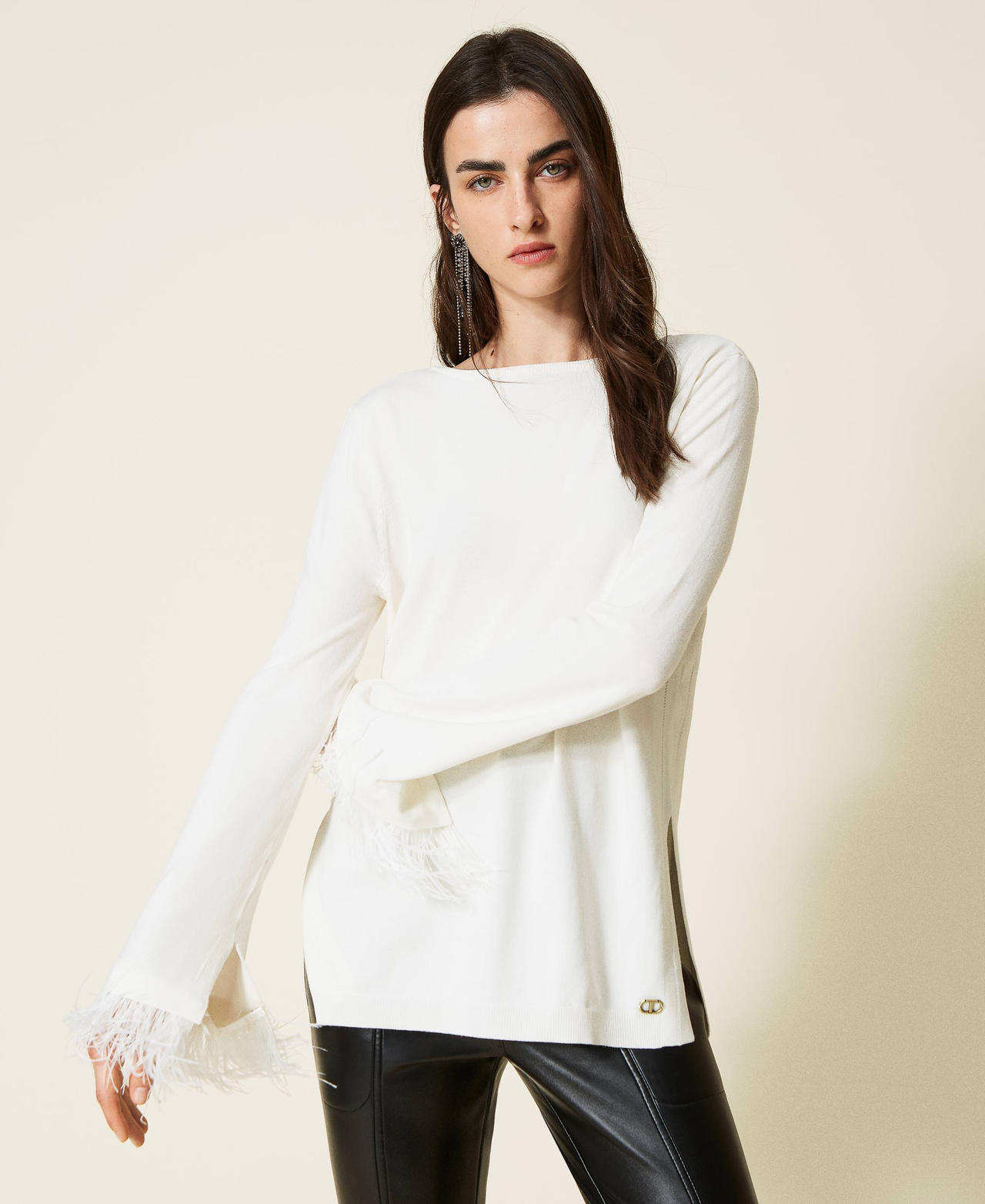 Dual-use jumper with feathers White Snow Woman 222TP3040_00282_02