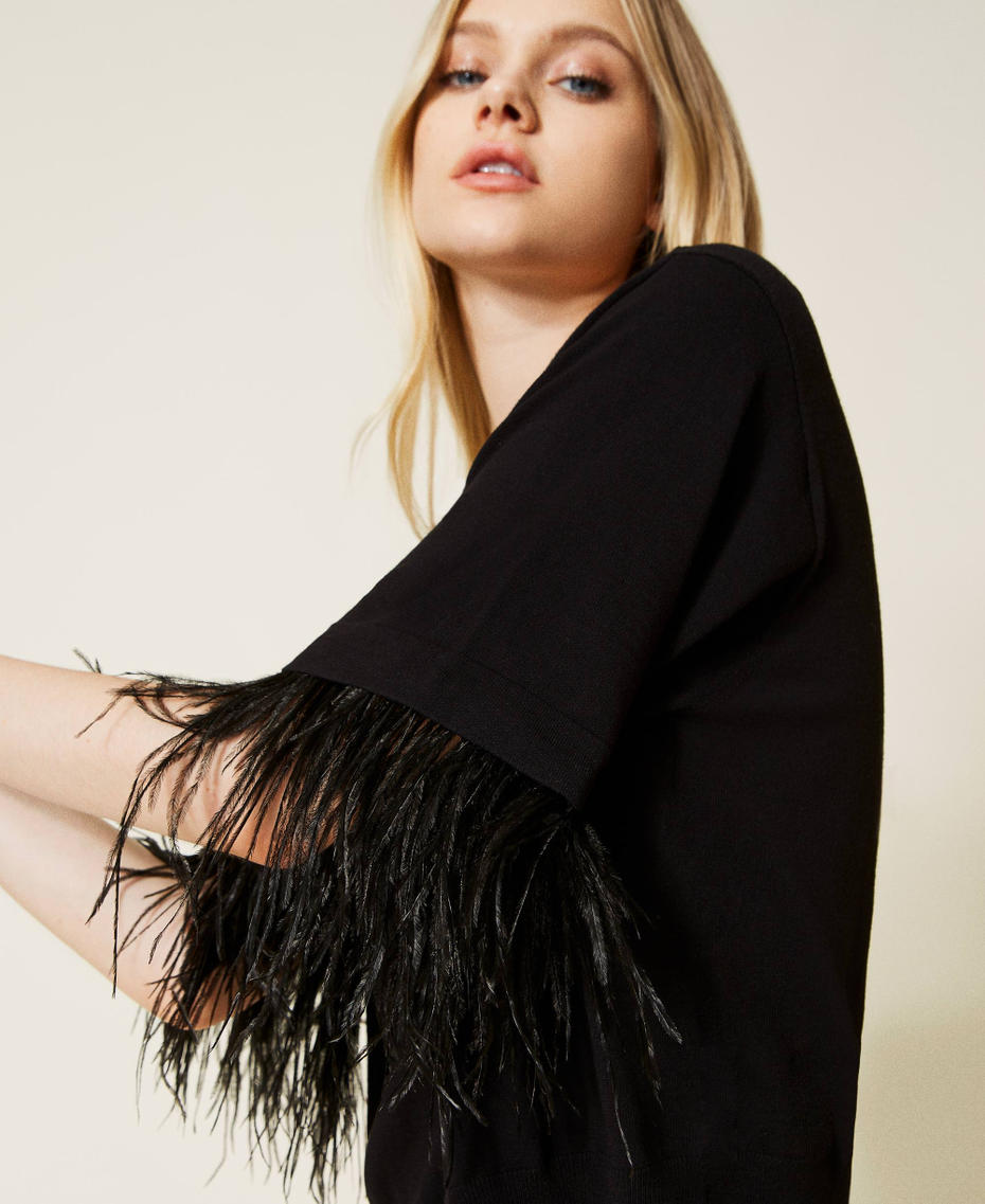 Pull boxy avec plumes