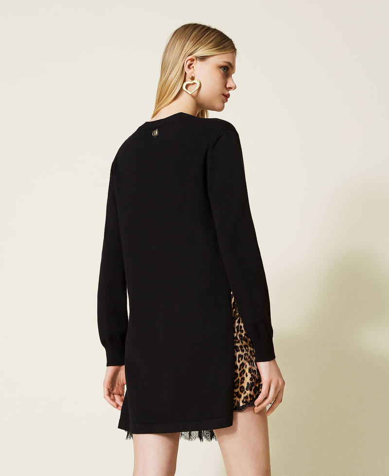 Robe en maille avec insertion animali&egrave;re