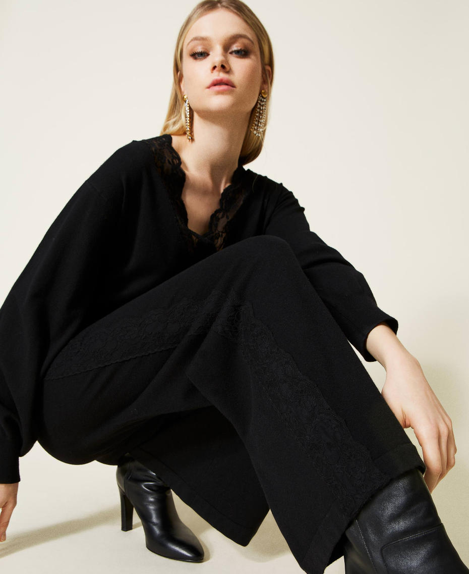 Pantalones palazzo de punto con encaje