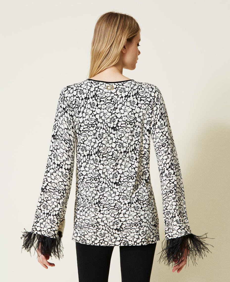 Printed jumper with feathers Black / Snow Pansy Flower Print Woman 222TP3531_07235_03