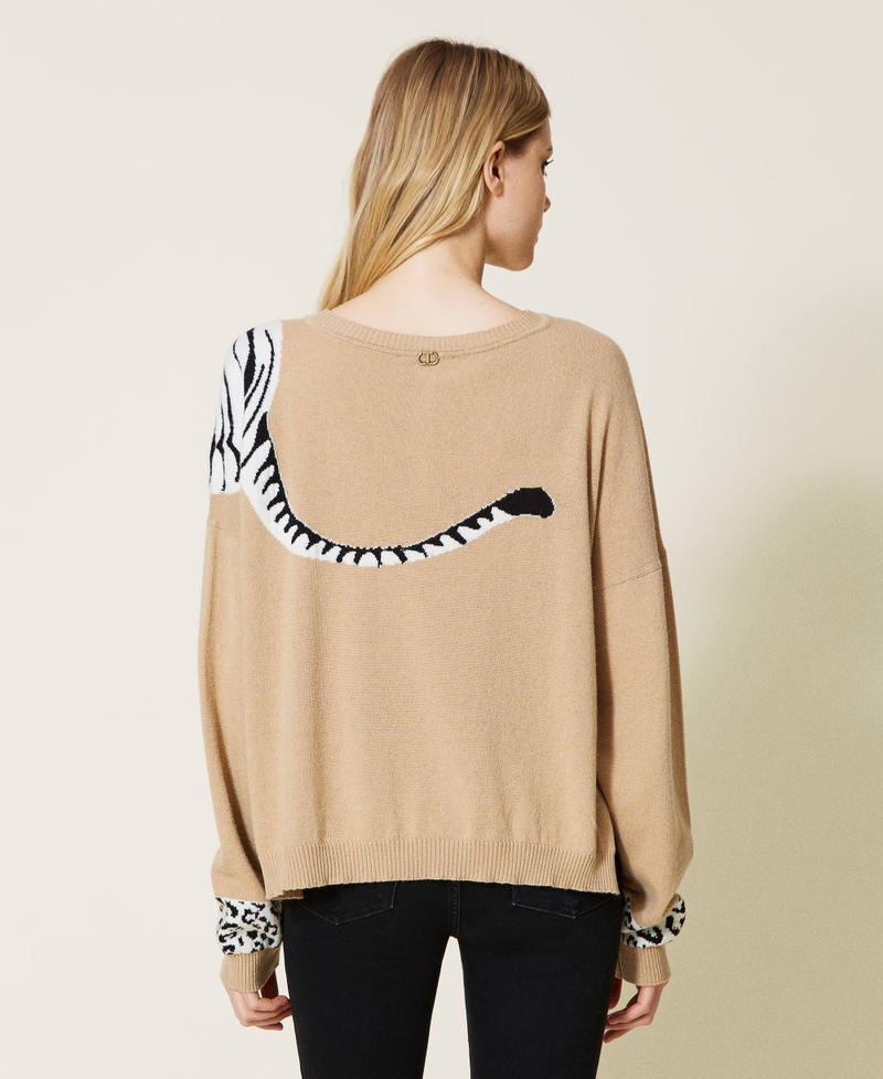 Pull avec incrustation tigre jacquard