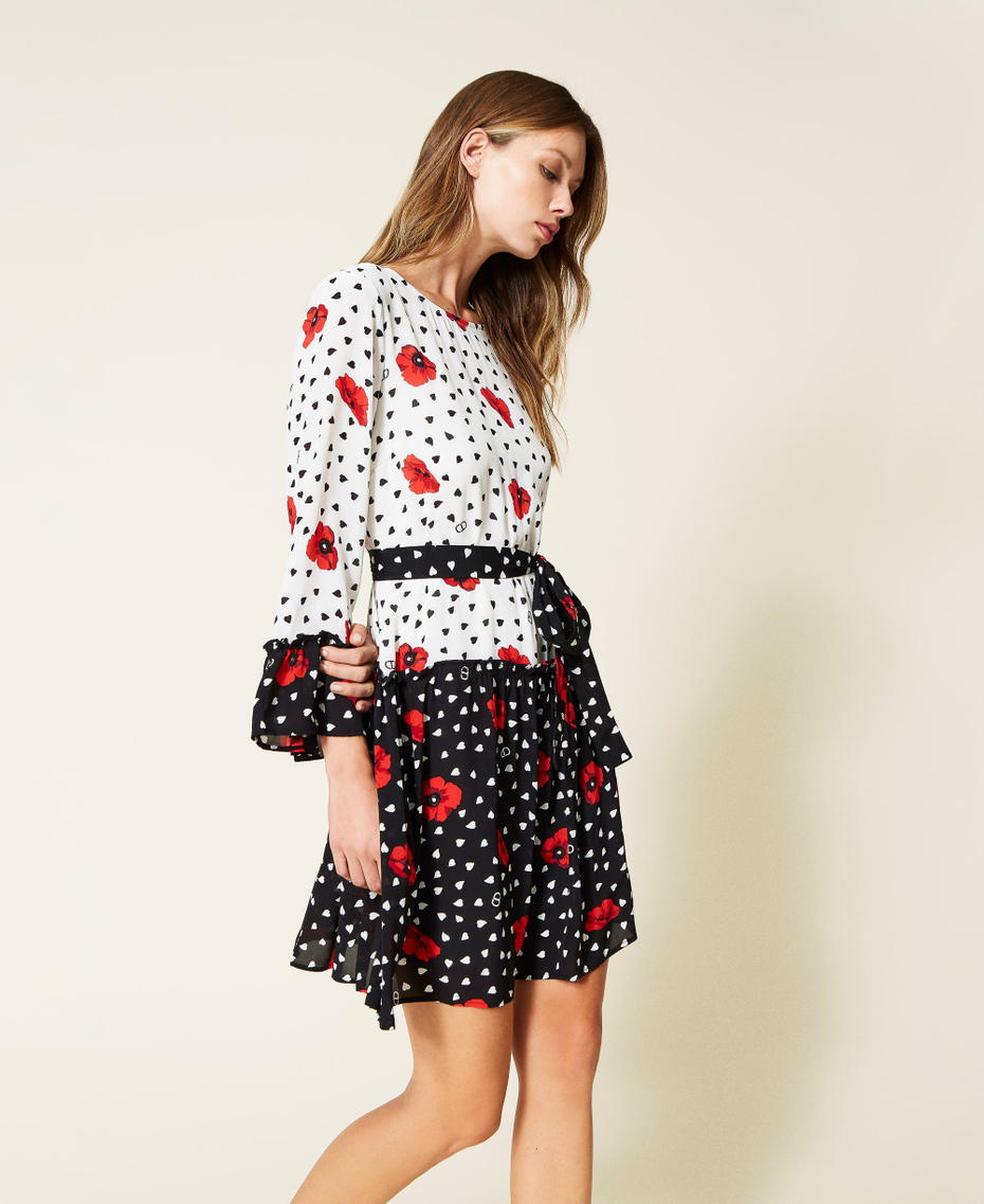 Vestido bicolor con estampado de corazones y amapolas