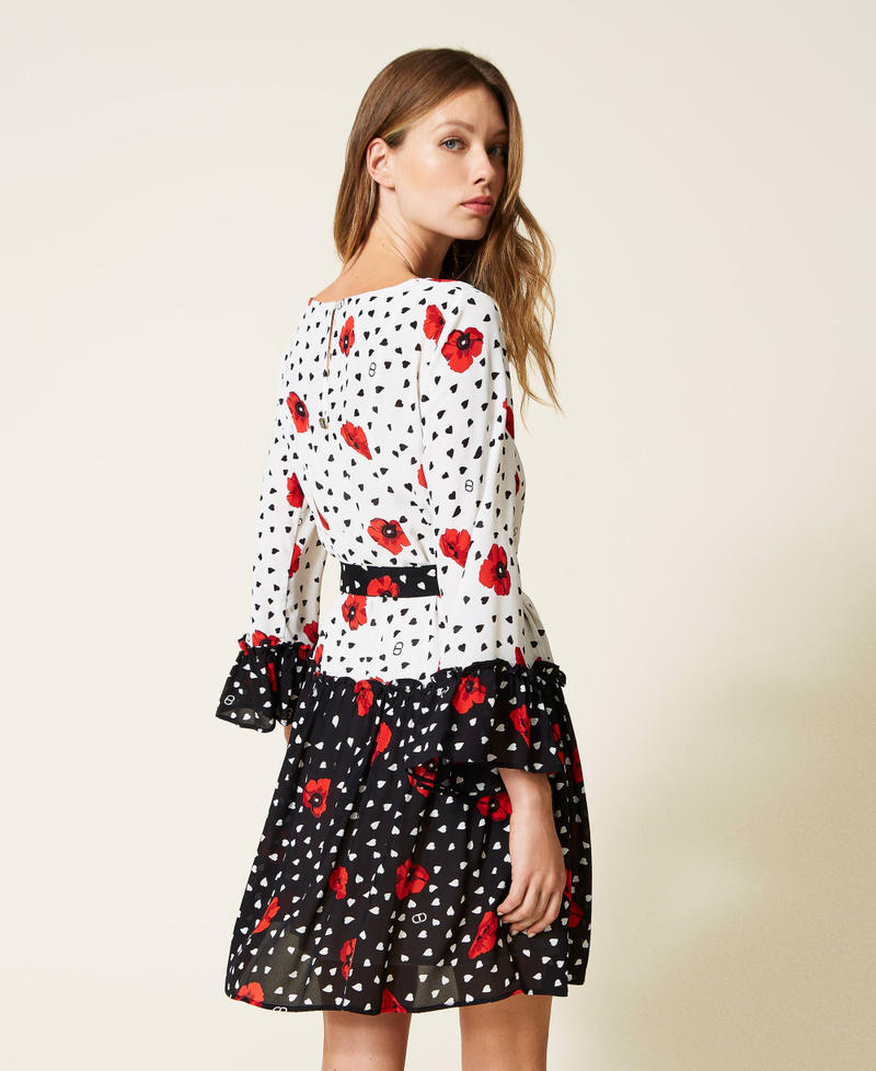 Vestido bicolor con estampado de corazones y amapolas