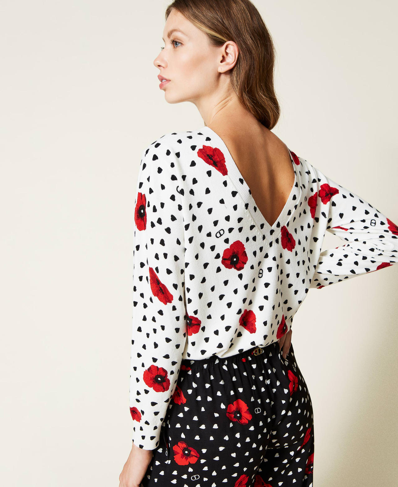 2-in-1-Pullover mit aufgedruckten Herzen und Mohnblumen Print Romantic Poppy Off White Frau 222TQ3042-02