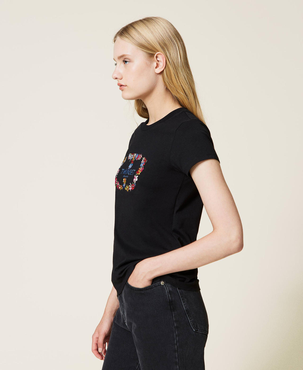 T-shirt with logo and floral embroidery