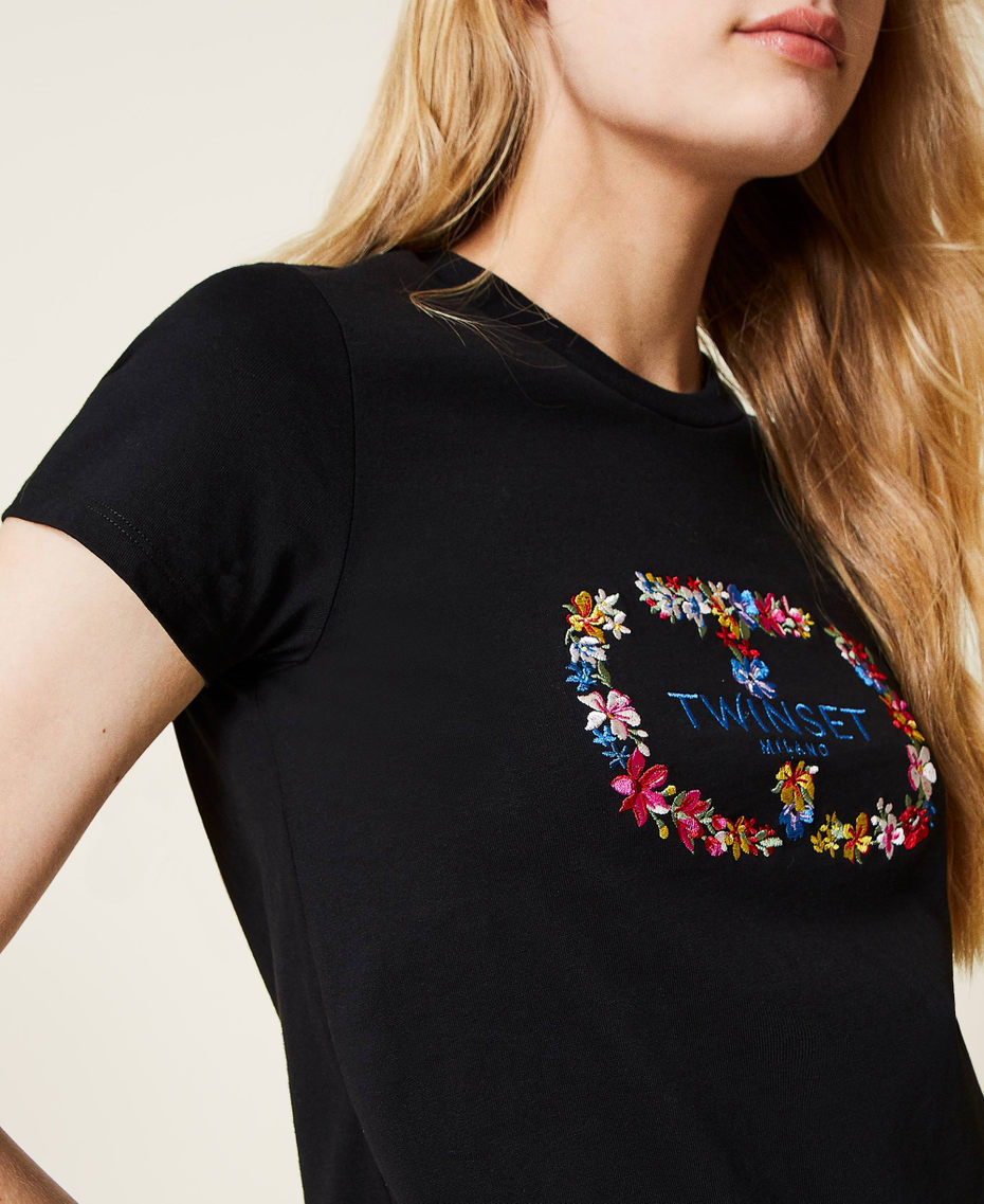 Camiseta con logotipo y bordado floral Negro Mujer 222TT2151-04