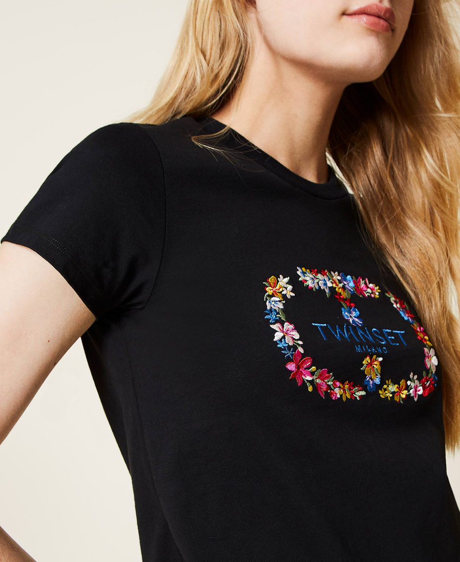 T-shirt with logo and floral embroidery